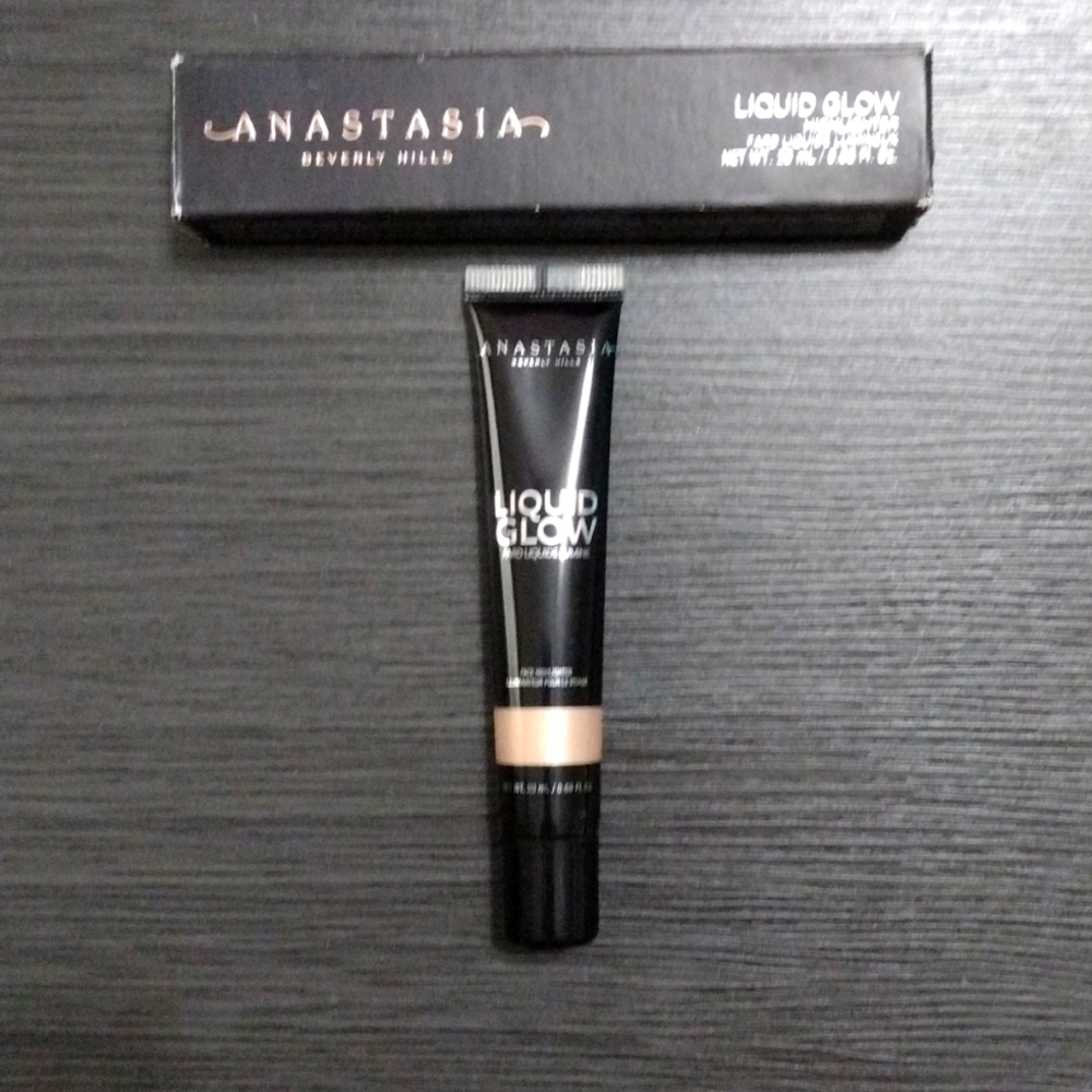 Anastasia Beverly Hills liquid glow highlighter